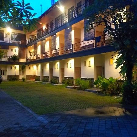 Urbanview Hotel Wayan Mansion Denpasar Zewnętrze zdjęcie