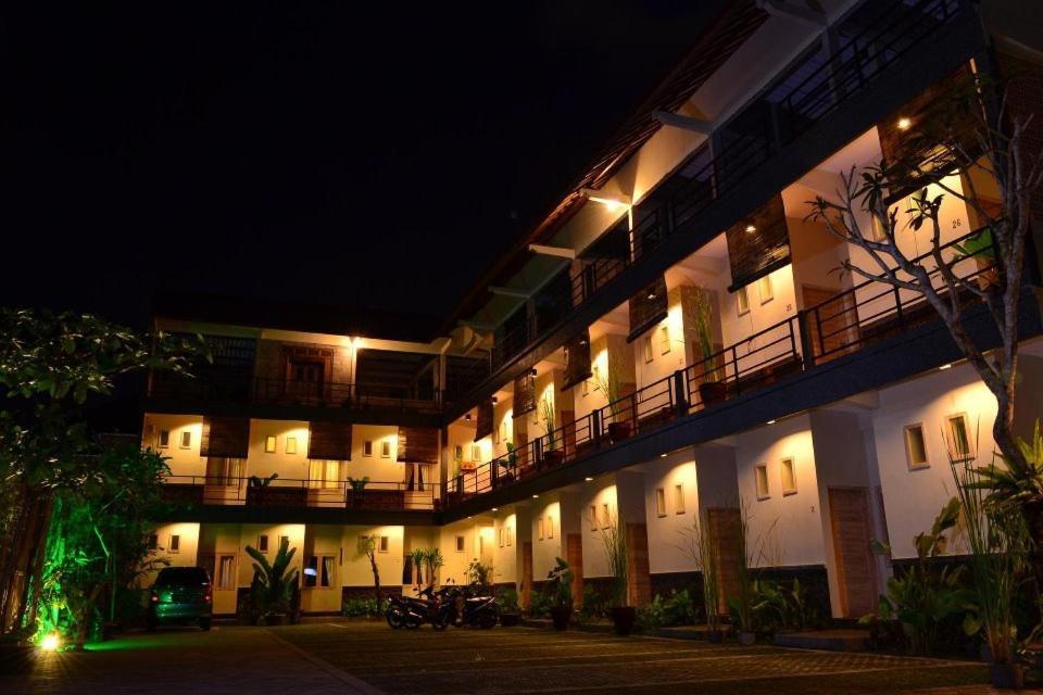 Urbanview Hotel Wayan Mansion Denpasar Zewnętrze zdjęcie