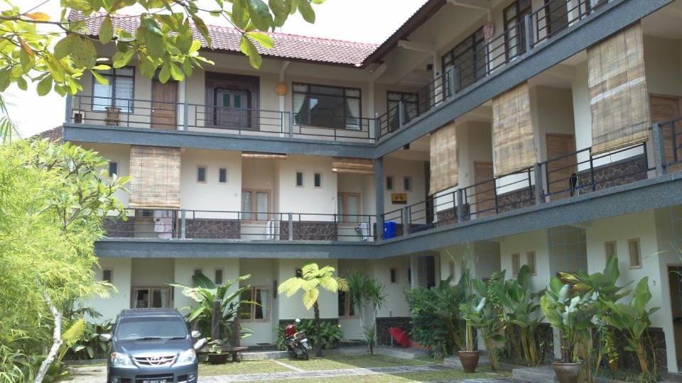 Urbanview Hotel Wayan Mansion Denpasar Zewnętrze zdjęcie